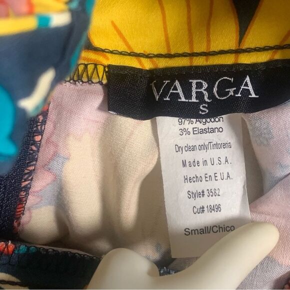 VARGA Cheerful Flower Sleeveless Retro Dress - Picture 8 of 10